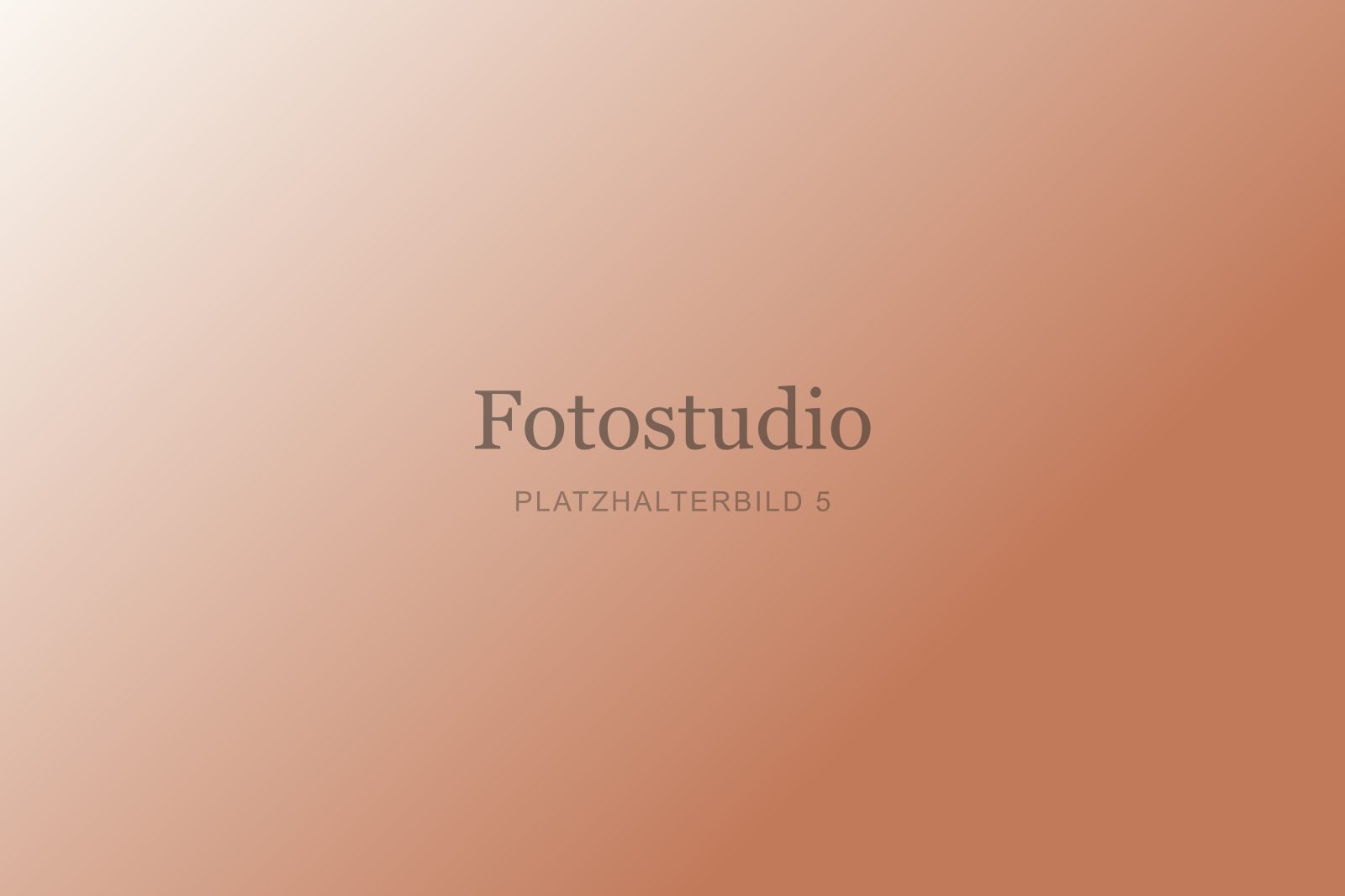 Porträtfoto im Studio mit sanftem Schattenspiel