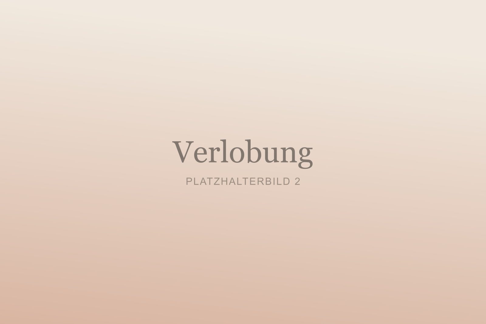 Nahaufnahme des Verlobungsrings an ihrer Hand